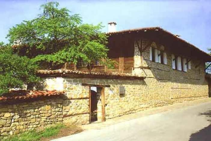 Ambaritsa Hotel Gorna Oryakhovitsa Exterior photo